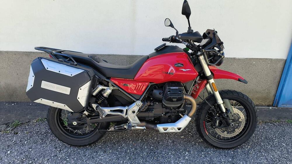 Moto Guzzi V85 TT Travel (2020) (2)