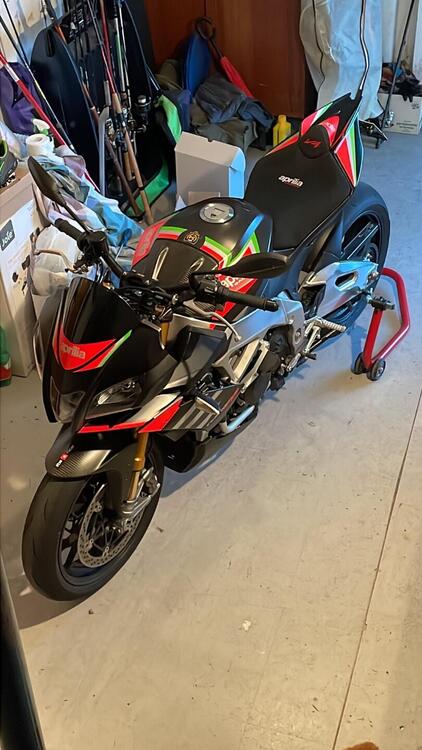 Aprilia Tuono V4 Factory (2019 - 20) (2)