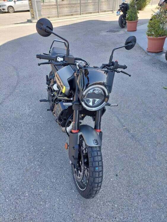 Husqvarna Svartpilen 125 (2024 - 25) (4)