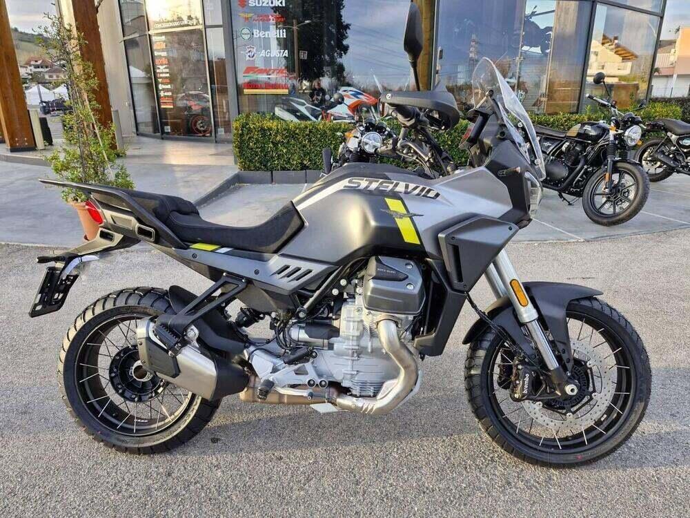 Moto Guzzi Stelvio (2024 - 25) (2)