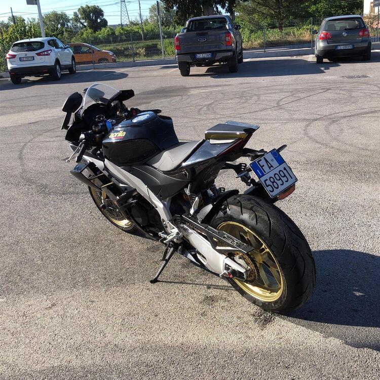 Aprilia RSV4 1100 Factory (2021 - 24) (4)