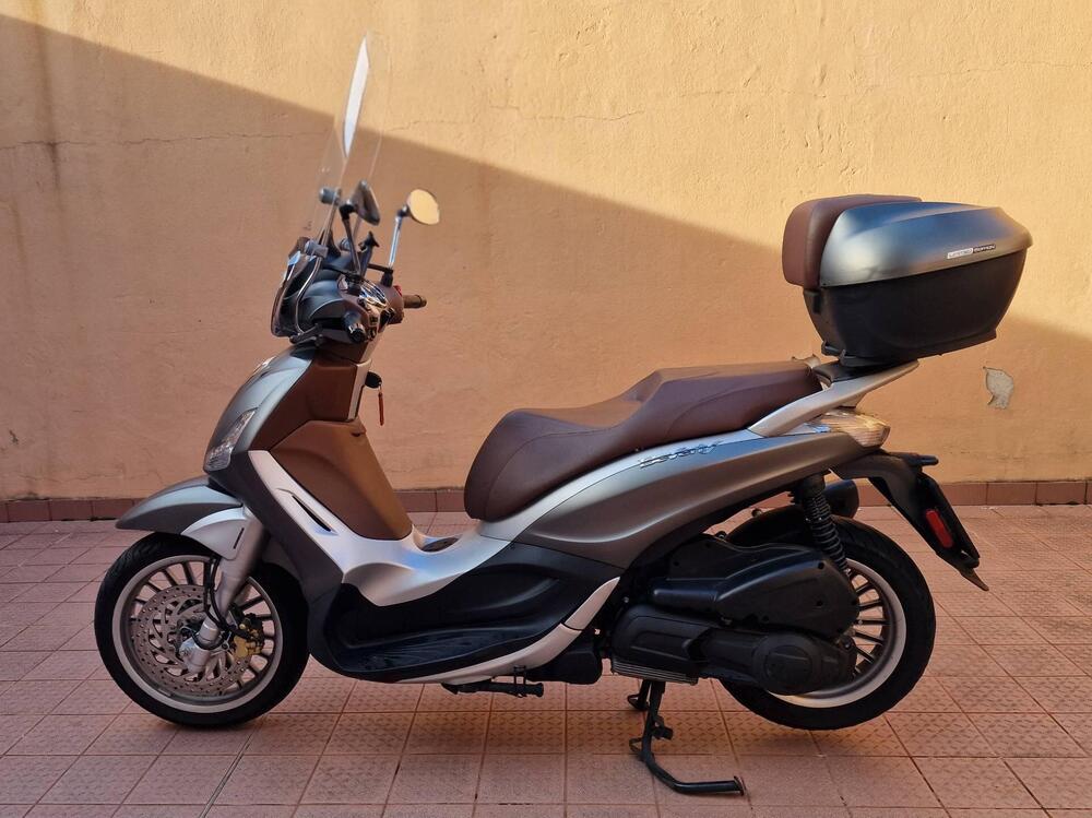 Piaggio Beverly 300 i.e. ABS-ASR (2016 - 20) (2)