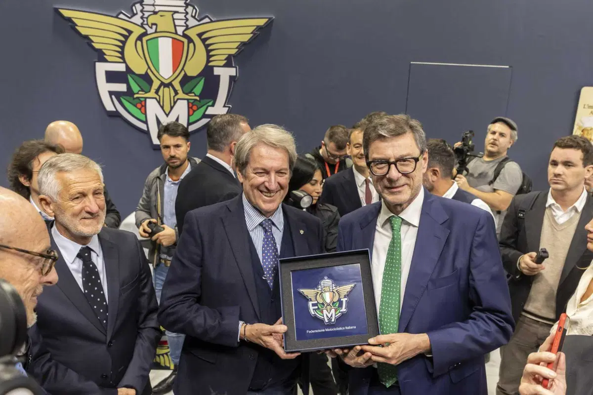 Giancarlo Giorgetti, Ministro dell'Economia, in visita allo stand Federmoto a EICMA
