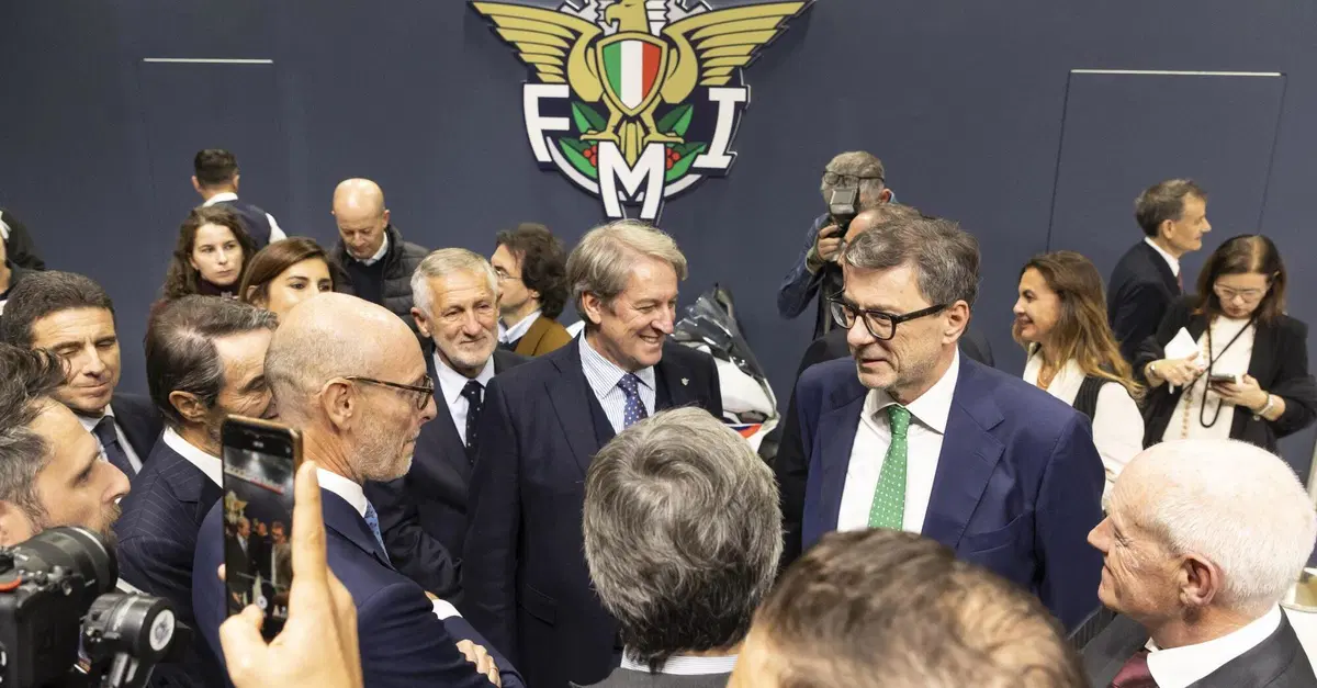 Giancarlo Giorgetti, Ministro dell'Economia, in visita allo stand Federmoto a EICMA