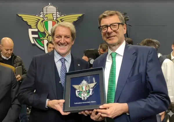 Giancarlo Giorgetti, Ministro dell'Economia, in visita allo stand Federmoto a EICMA