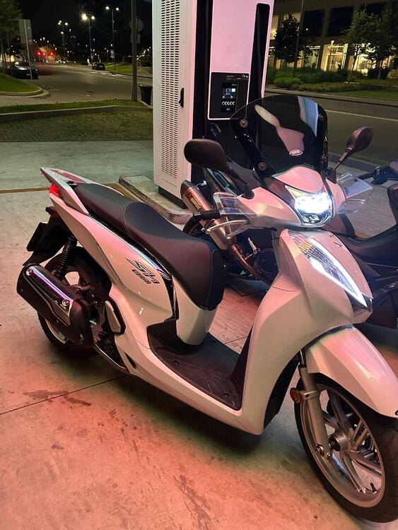 Honda SH 300 i ABS (2016 - 20) (2)