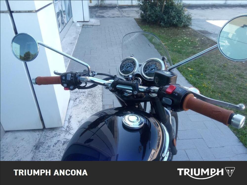 Triumph Bonneville T120 Stealth Edition (2024) (3)