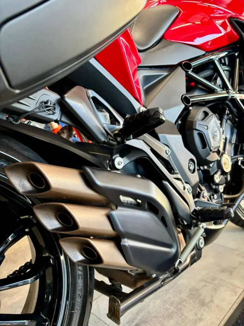 MV Agusta Superveloce 800 (2021 - 25) (5)
