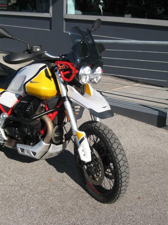 Moto Guzzi V85 TT Evocative Graphics (2019 - 20) (2)