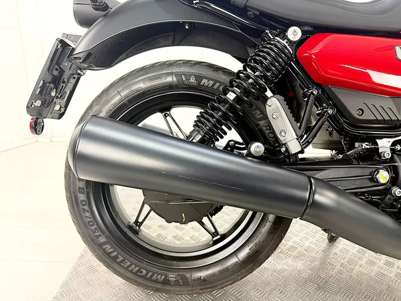 Moto Guzzi V7 Stone Corsa (2023 - 25) (6)