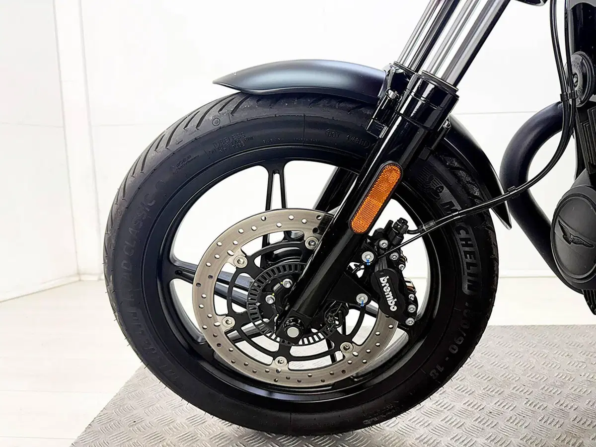 Moto Guzzi V7 Stone Corsa (2023 - 25) (14)