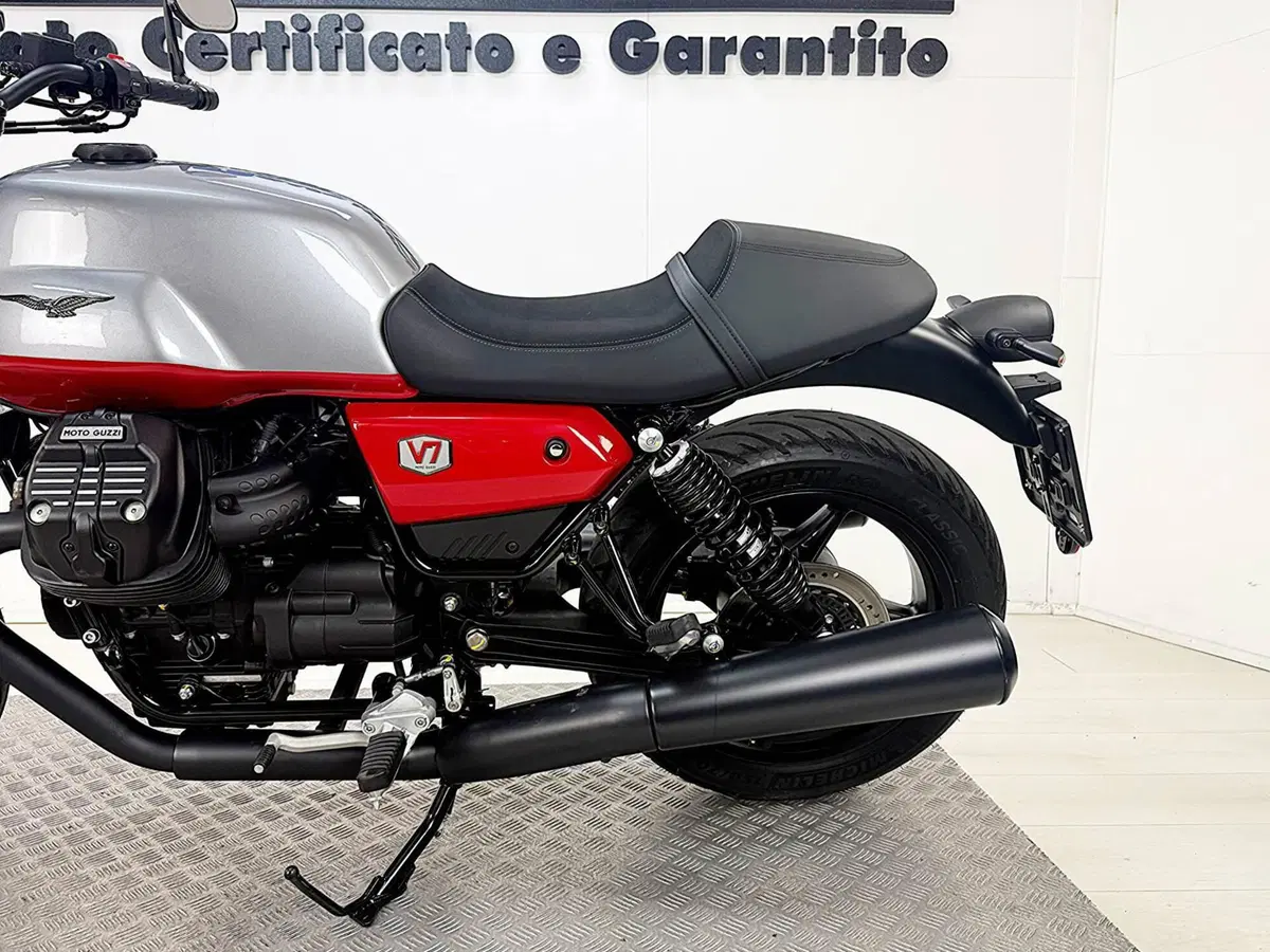 Moto Guzzi V7 Stone Corsa (2023 - 25) (17)