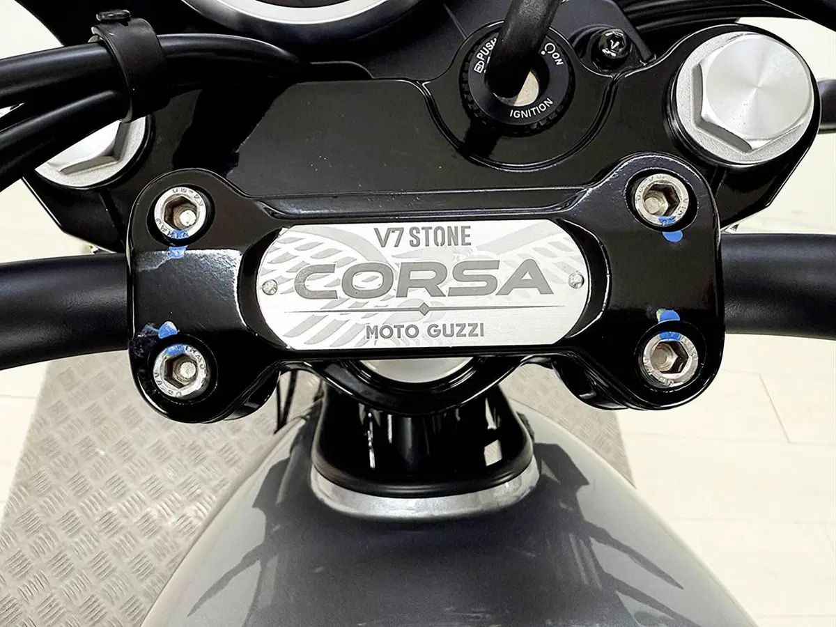 Moto Guzzi V7 Stone Corsa (2023 - 25) (20)