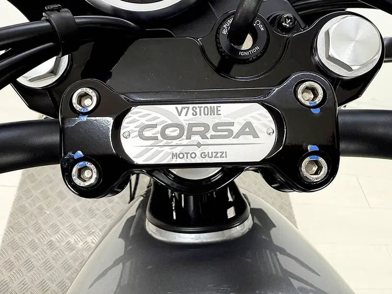 Moto Guzzi V7 Stone Corsa (2023 - 25) (20)