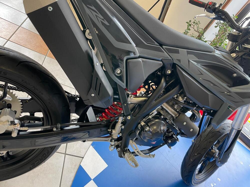 Betamotor RR 125 4T Motard T - X Special Edition (2025) (3)