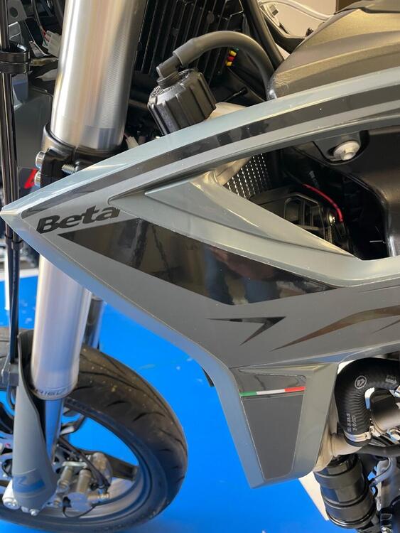 Betamotor RR 125 4T Motard T - X Special Edition (2025) (4)