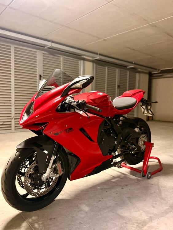 MV Agusta F3 800 Rosso (2021 - 23) (2)