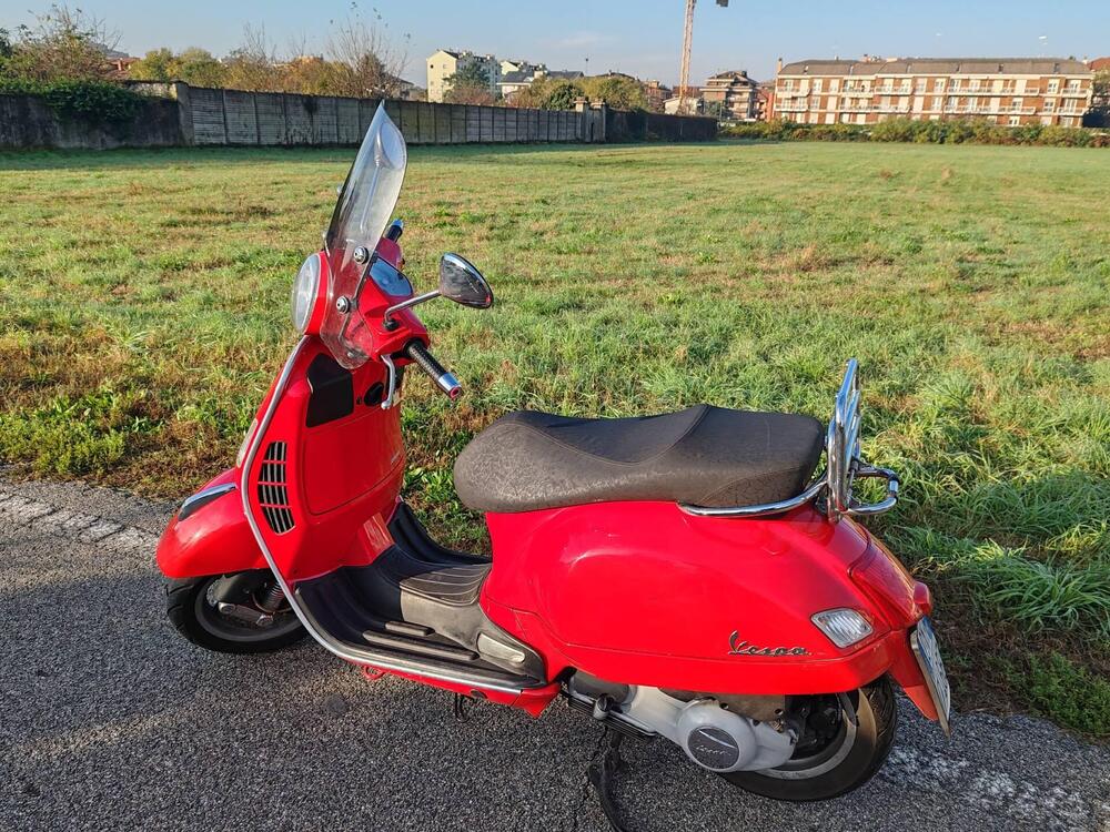 Vespa GTS 250 i.e. (2)