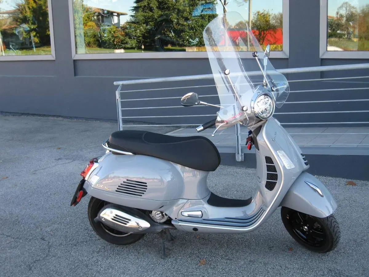 Vespa GTS 300 Hpe Super Tech (2019)