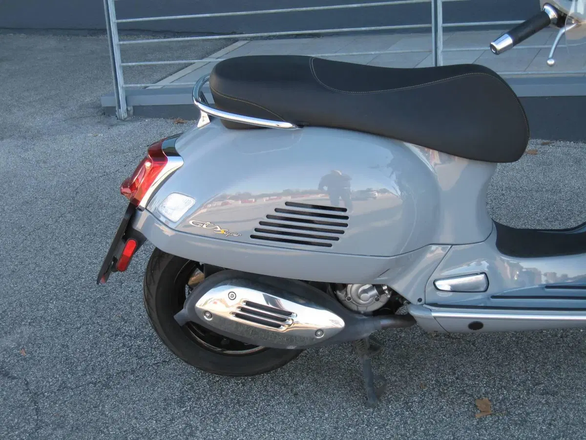 Vespa GTS 300 Hpe Super Tech (2019) (3)