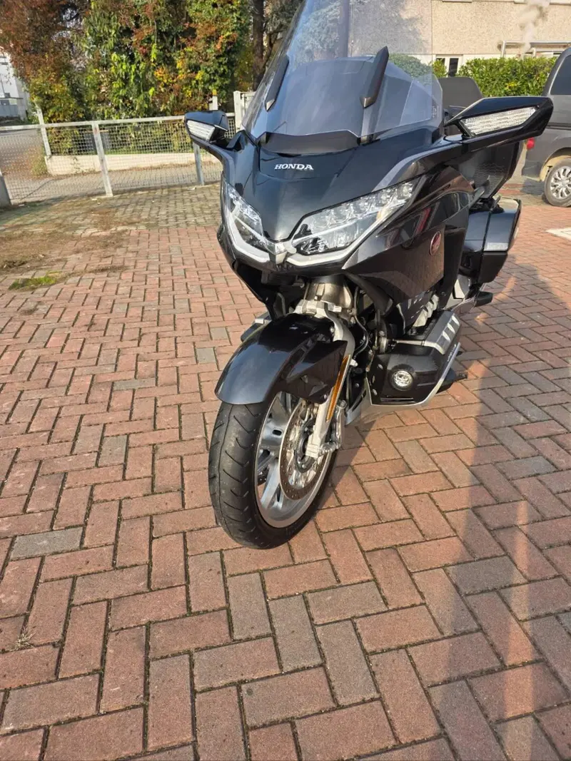 Honda GL 1800 Gold Wing Tour DCT (2021) (2)