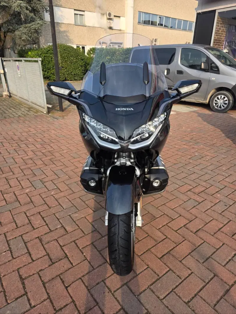 Honda GL 1800 Gold Wing Tour DCT (2021) (3)