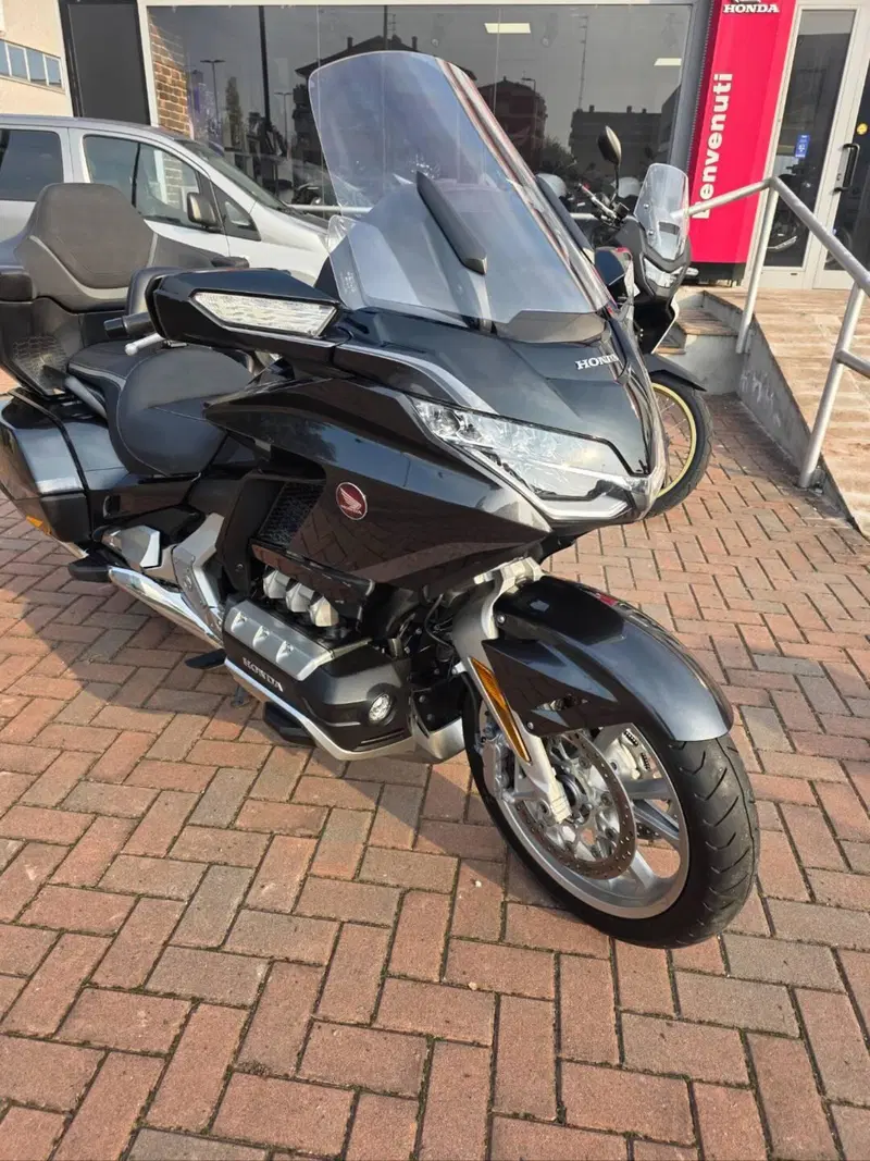 Honda GL 1800 Gold Wing Tour DCT (2021) (4)