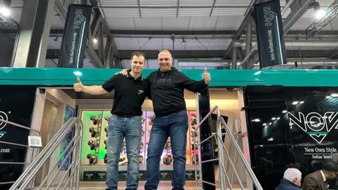 Nos a Eicma 2025: nuovi colori e una gamma sempre più completa