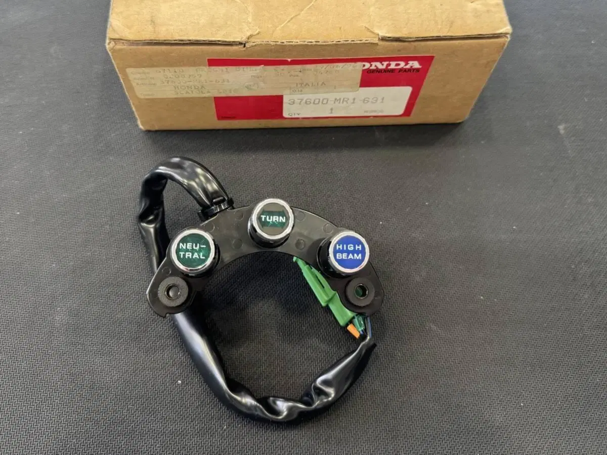 Honda vt 600 c shadow STRUMENTAZIONE BOX (2)