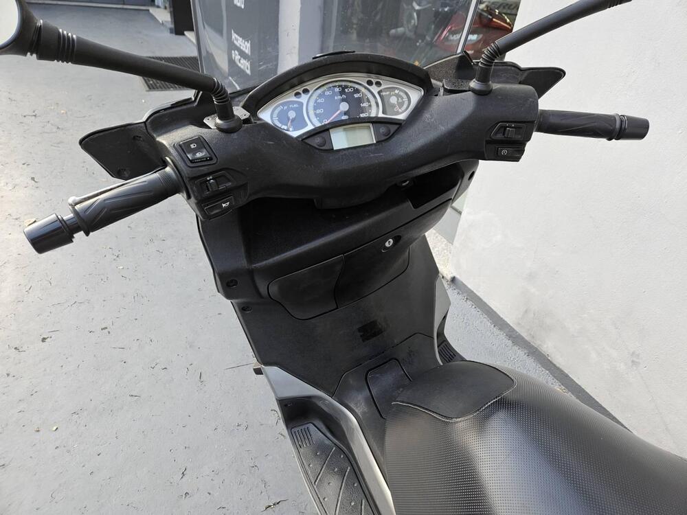 Yamaha X-Max 250 (2005 - 07) (3)