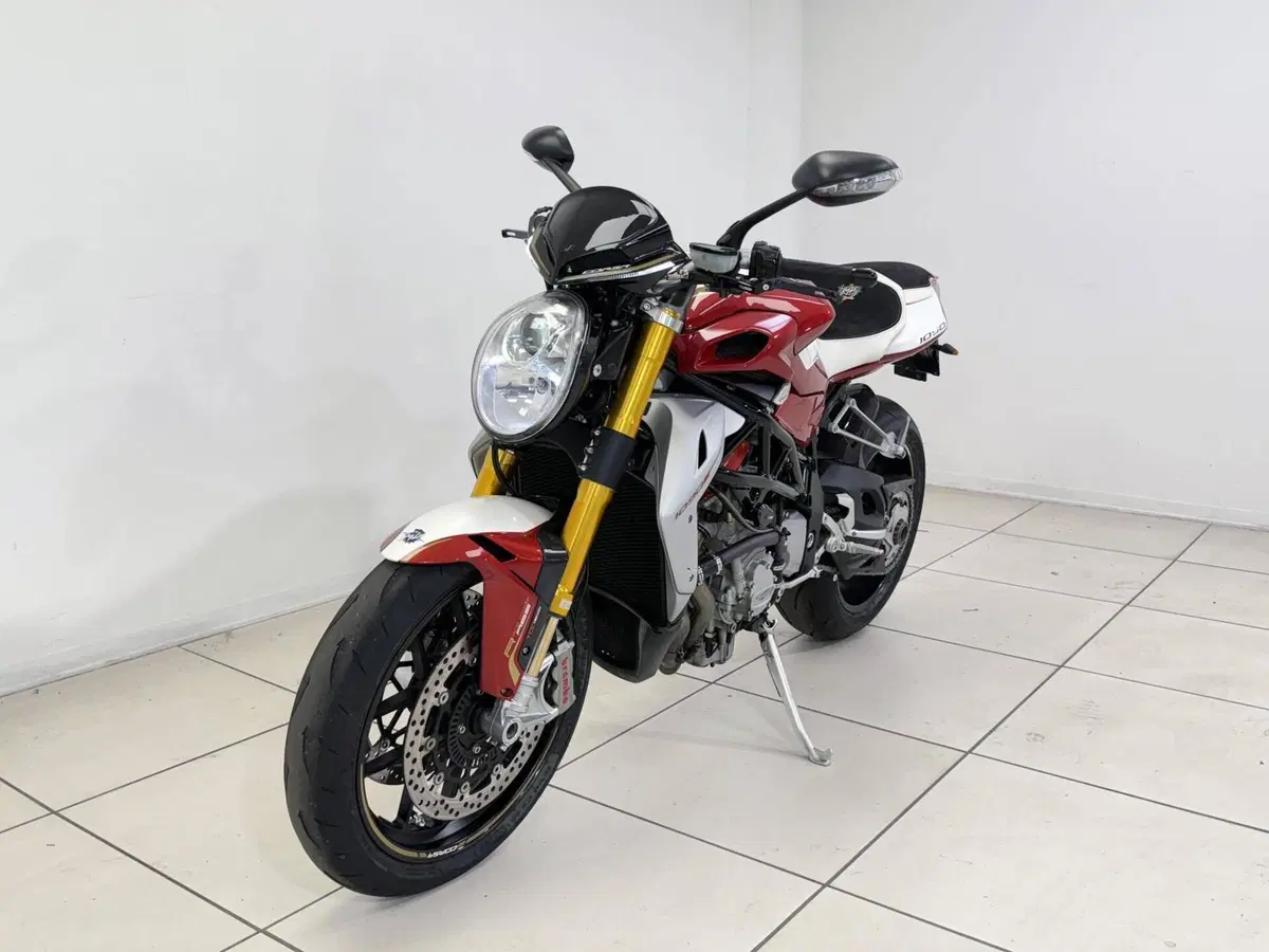 MV Agusta Brutale 1090 RR ABS (2009 - 19) (2)