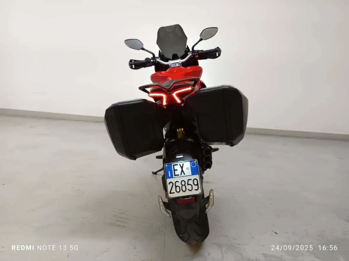 MV Agusta Turismo Veloce 800 Rosso (2021 - 23) (5)
