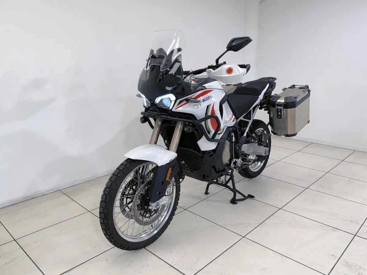MV Agusta LXP Orioli (2024 - 26) (2)