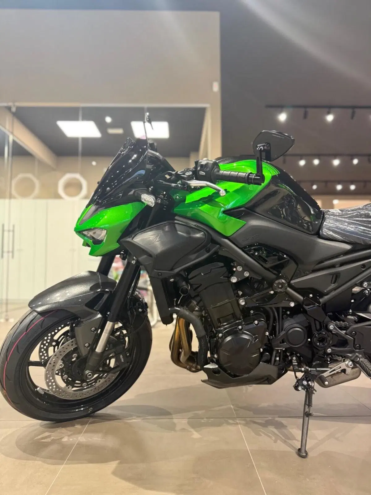 Kawasaki Z 900 (2025 - 26) (6)