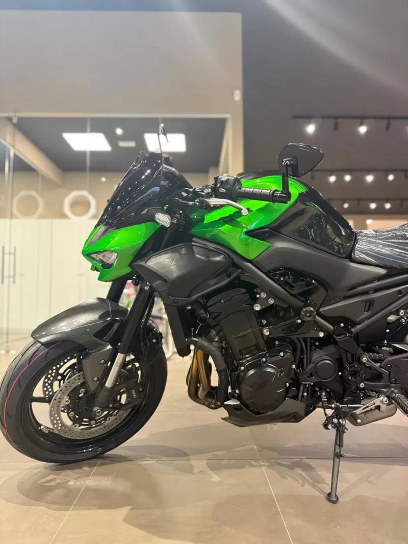 Kawasaki Z 900 (2025 - 26) (6)