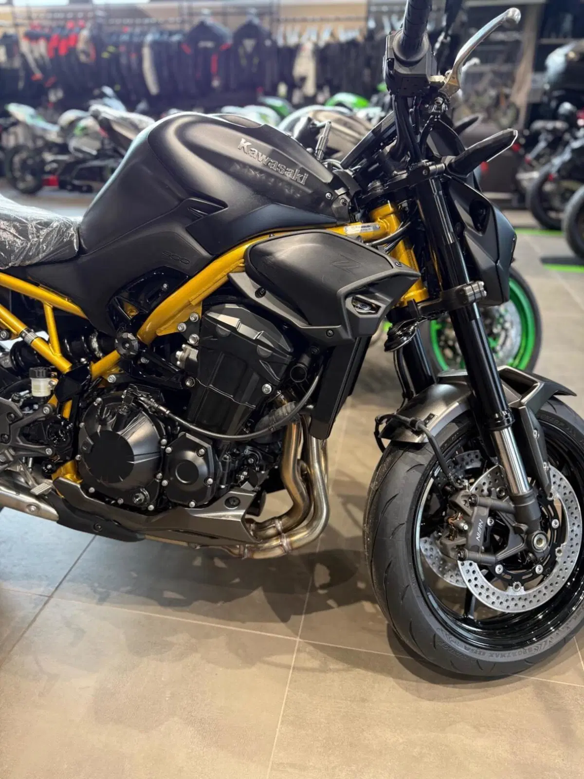 Kawasaki Z 900 (2025 - 26) (3)