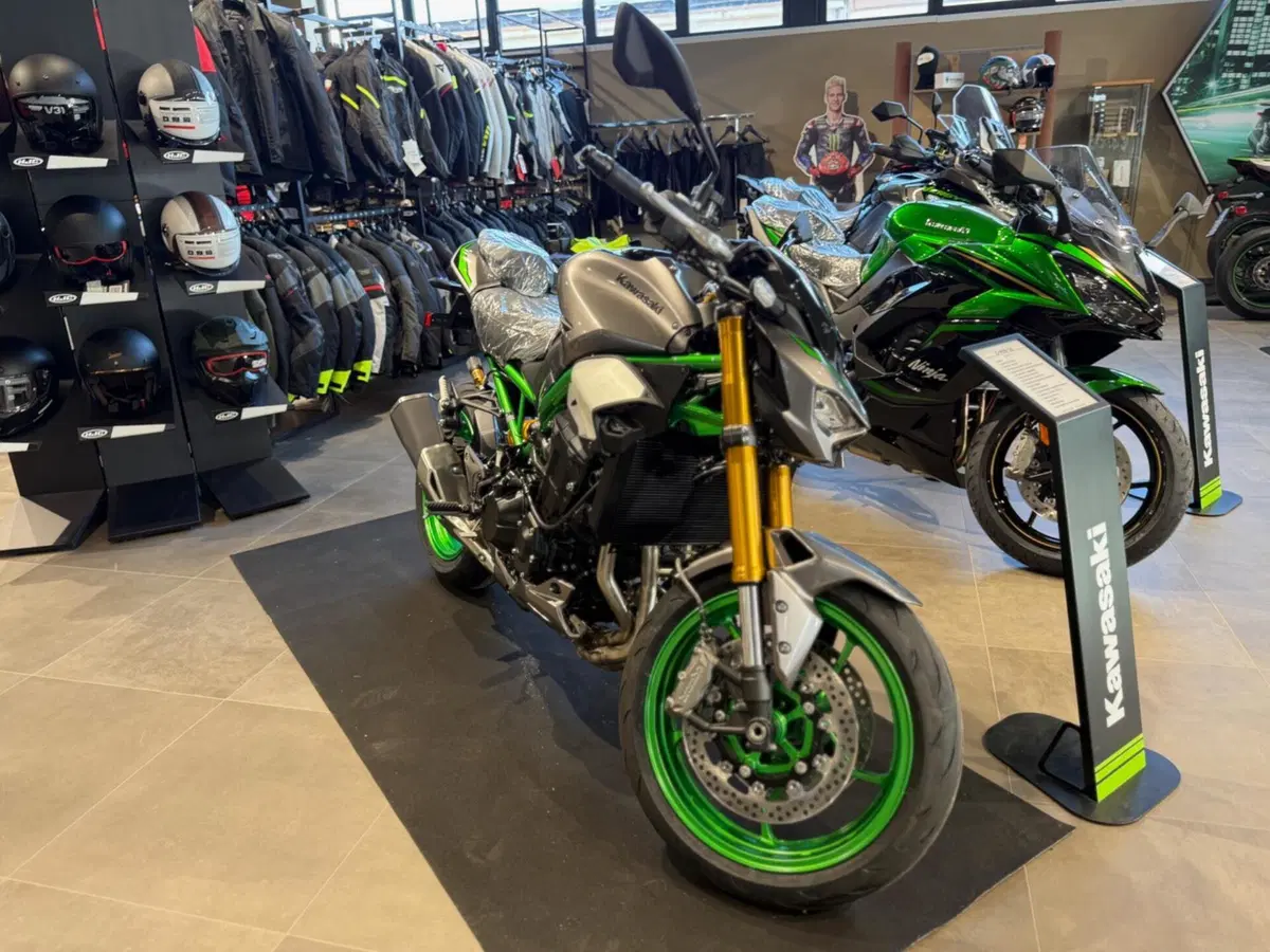 Kawasaki Z 900 SE (2025 - 26) (3)