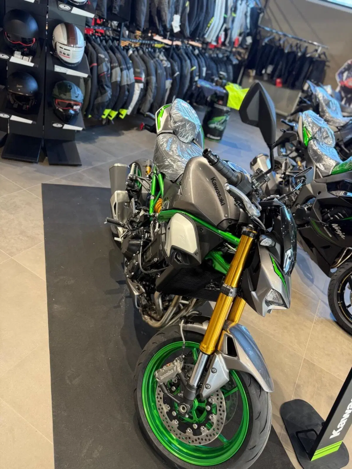 Kawasaki Z 900 SE (2025 - 26) (4)