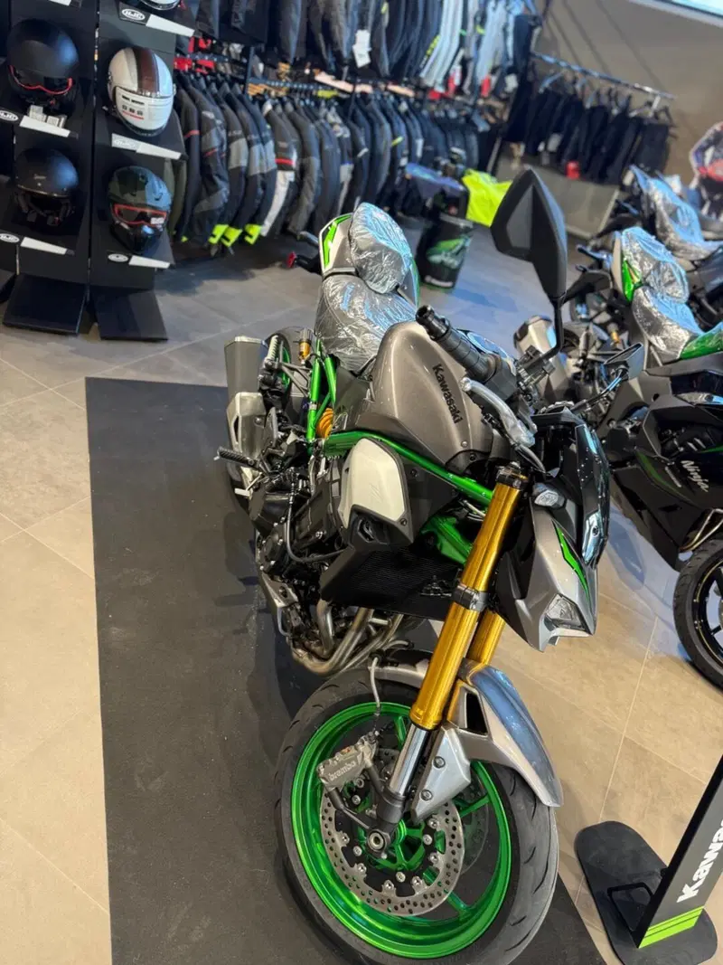 Kawasaki Z 900 SE (2025 - 26) (4)