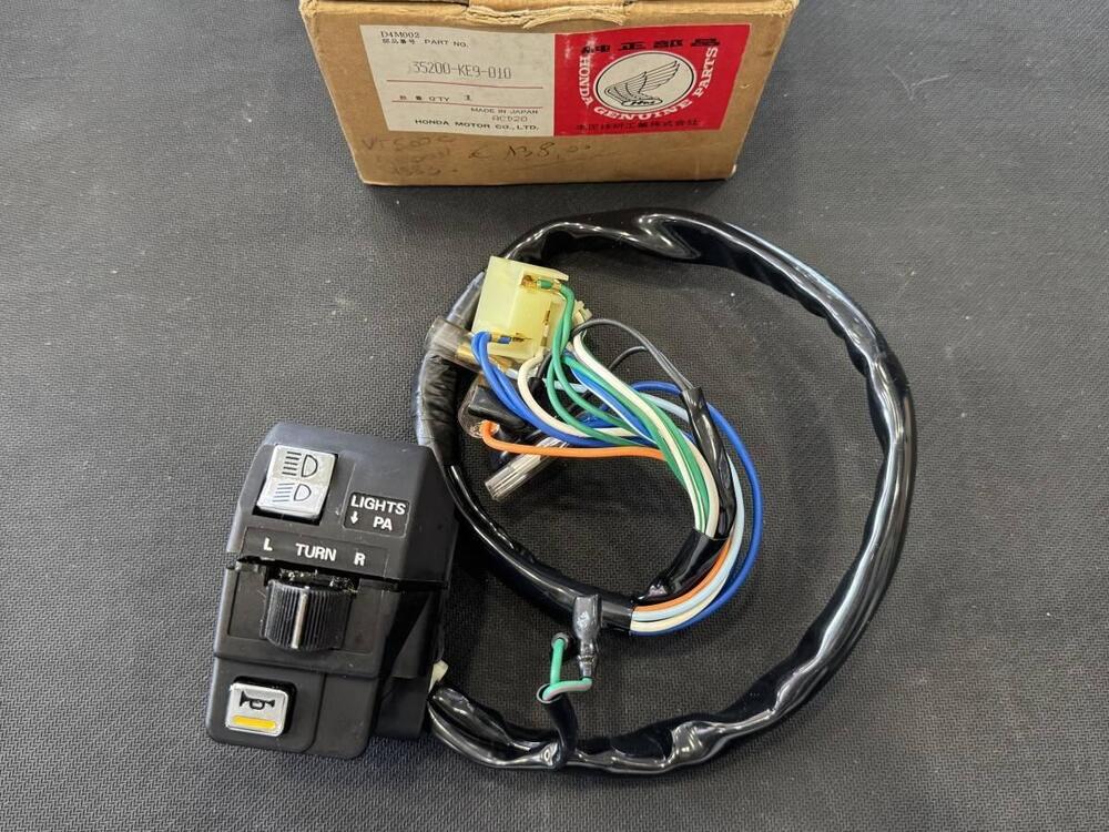 Assieme interruttori frecce Honda VT 500 C 1983