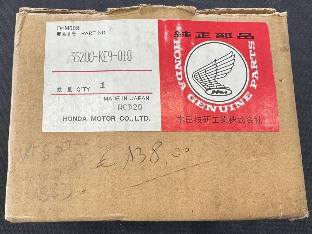 Assieme interruttori frecce Honda VT 500 C 1983 (3)