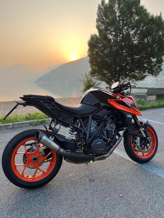 KTM 1290 Super Duke R (2019) (2)