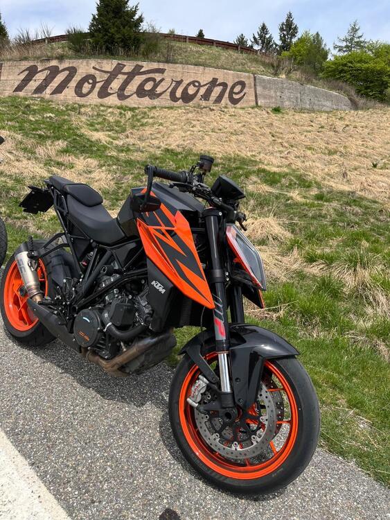 KTM 1290 Super Duke R (2019) (4)