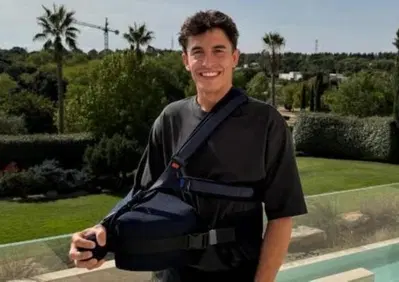 MotoGP 2025. GP del Portogallo. Marc Marquez, il braccio destro è malandato: le parole del dottor Charte sulle sue condizioni