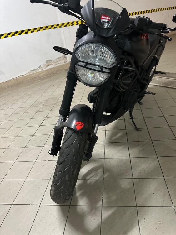 Ducati Monster 600 Dark (1998 - 01) (2)