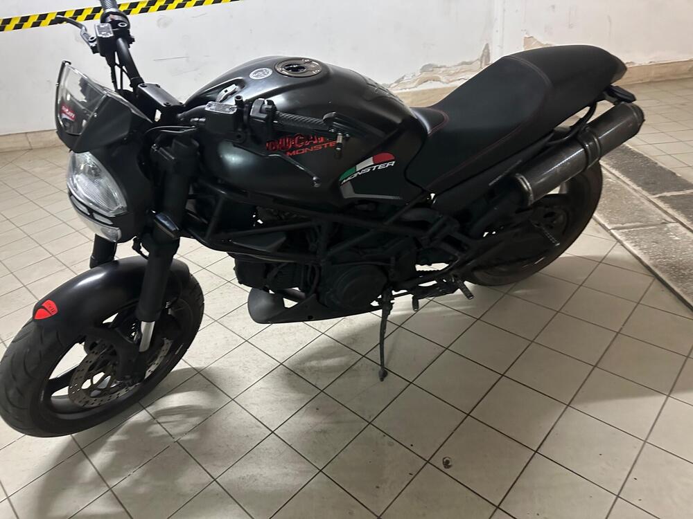 Ducati Monster 600 Dark (1998 - 01) (3)