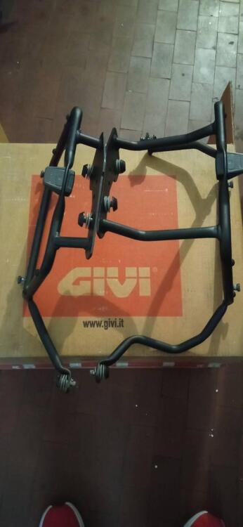 Telaio per borse laterali Givi (2)