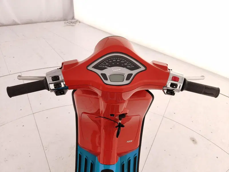 Vespa Primavera 125 Color Vibe (2023 - 24) (12)