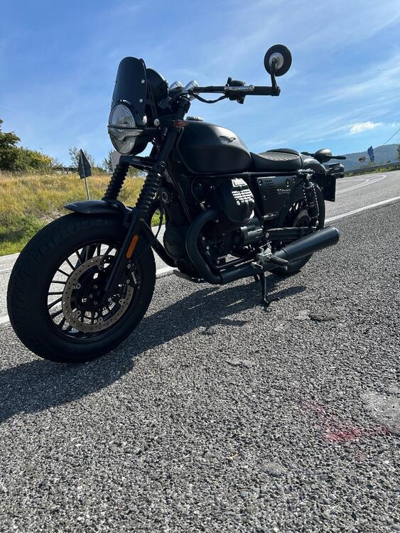 Moto Guzzi V9 Bobber (2021 - 25) (2)