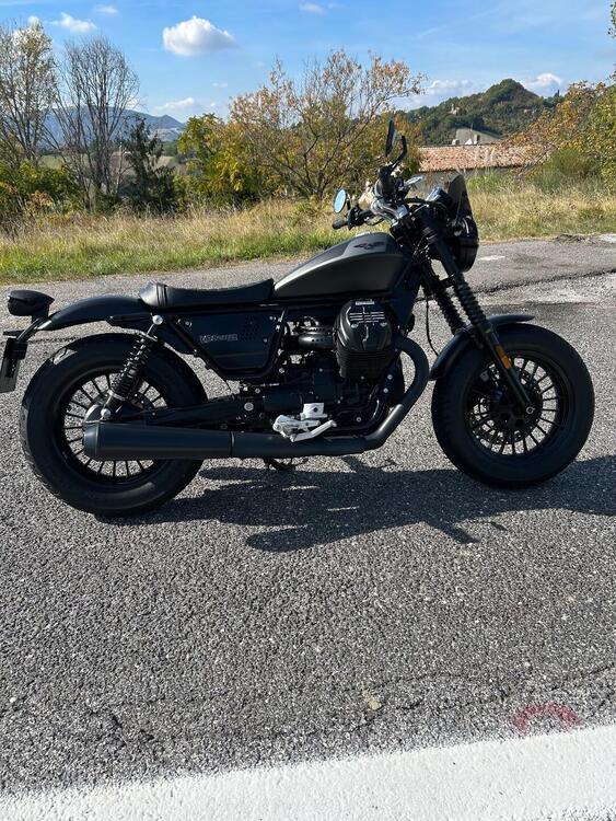 Moto Guzzi V9 Bobber (2021 - 25) (3)